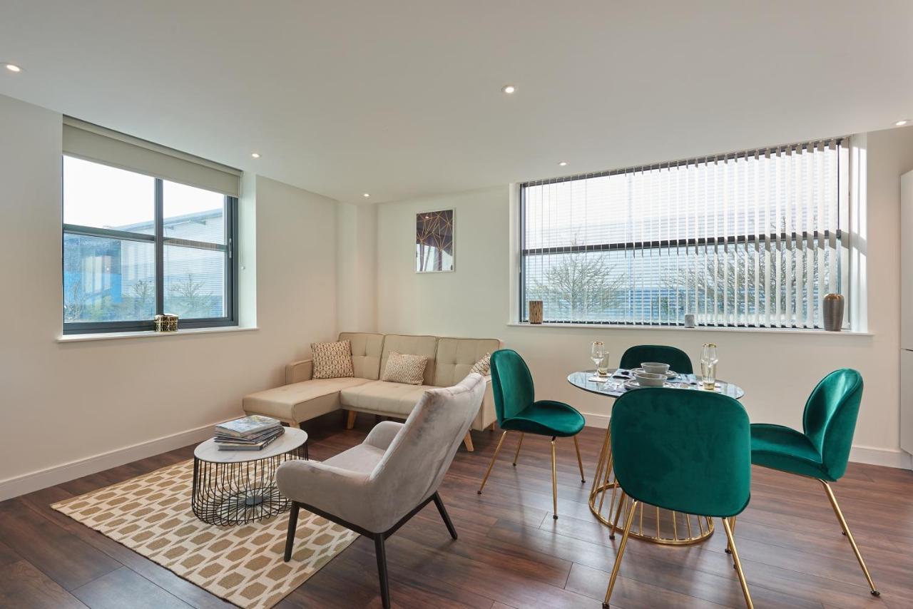 Seven Living Slough - Free Parking & Fast Wi-Fi Apartment Ngoại thất bức ảnh